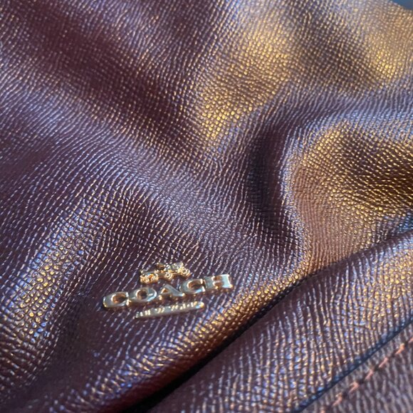 ๐ Coach Turnlock Tote โ Burgundy Crossgrain Leather ๐ - Picture 4 of 8